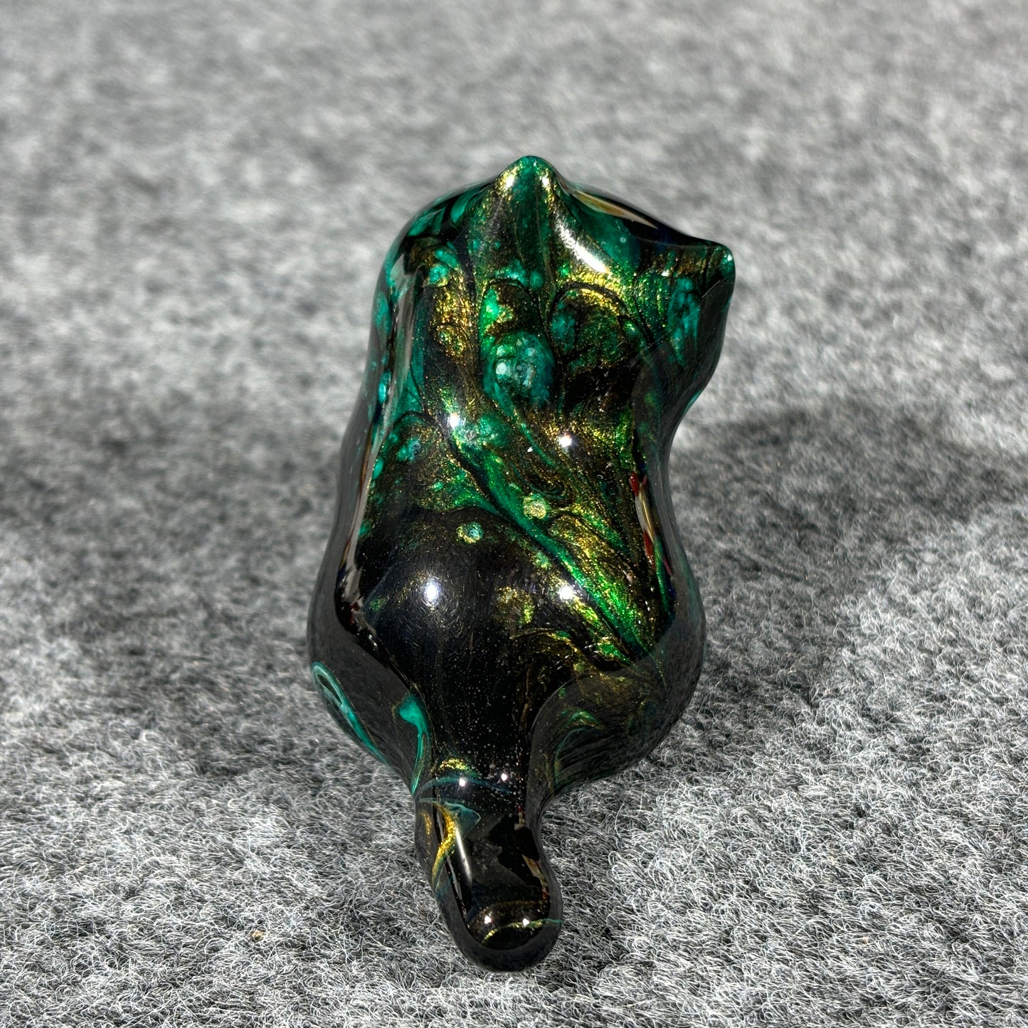 Green Gold Black Fluid Painting Sitting Cat Figurine Desktop Decor