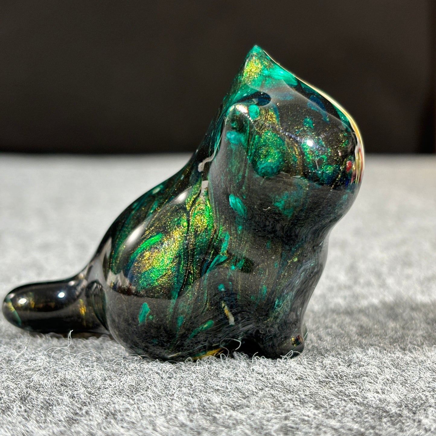 Green Gold Black Fluid Painting Sitting Cat Figurine Desktop Decor