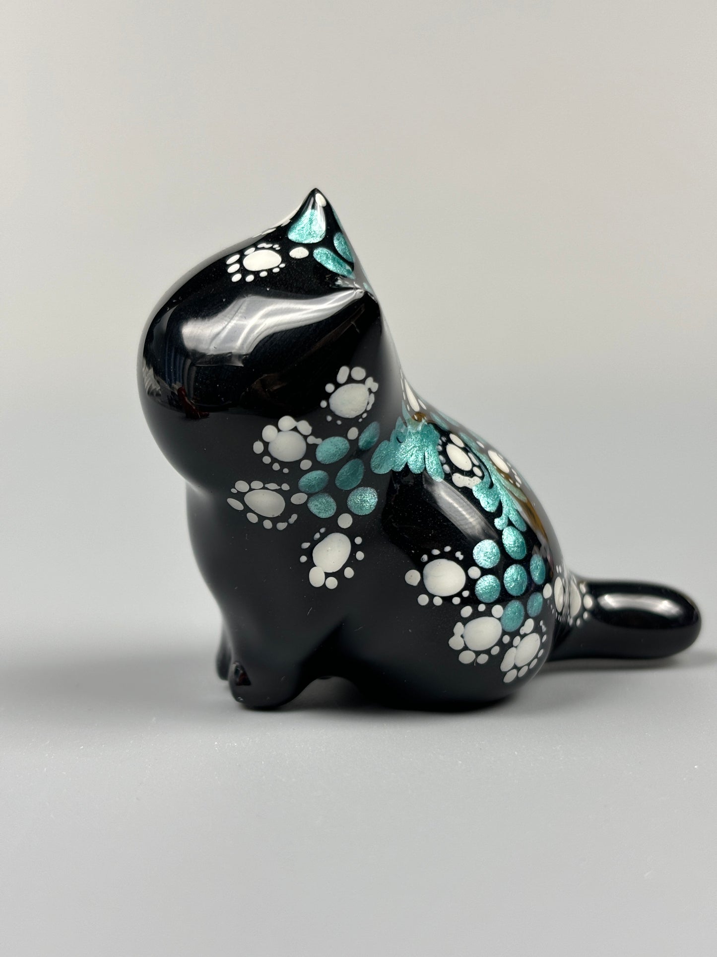 Green Black White Hand-Painted Sitting Cat Figurine Home Decor Gift